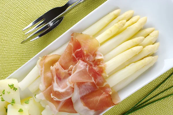 Fresh Cooked White Asparagus Served Ham Potatoes Long Plate Chives — Stock Photo, Image