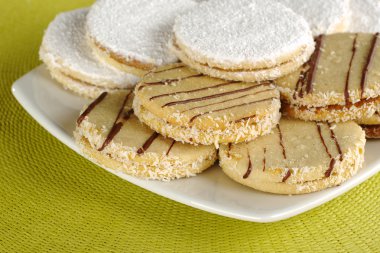 Perulu çerezleri alfajor denir