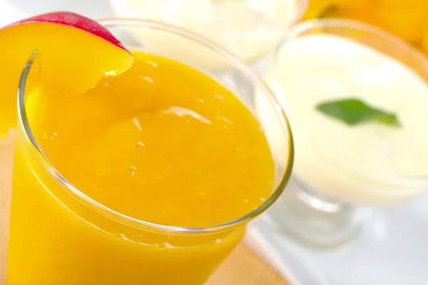 Świeży koktajl mango — Zdjęcie stockowe