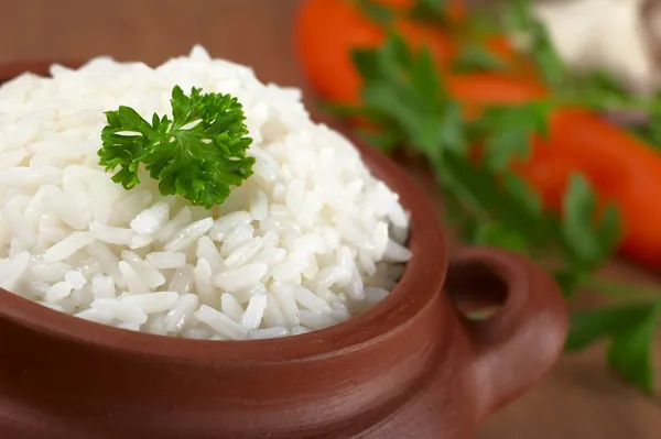 Gekochter Reis mit Petersilie — Stockfoto