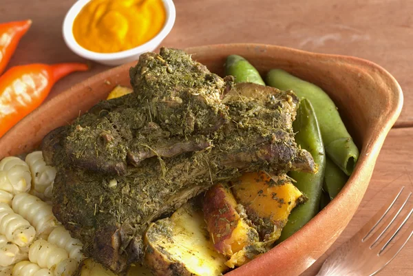 Traditionell peruansk maträtt kallas pachamanca — Stockfoto
