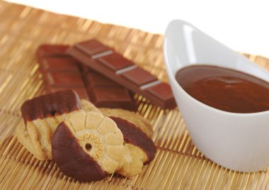 galletas de mantequilla con salsa de chocolate