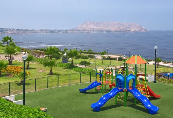 Plac zabaw w parku w lima, peru — Zdjęcie stockowe