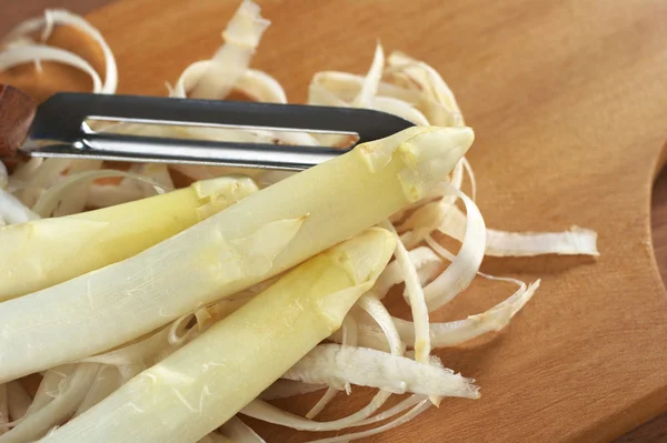 Peeling White Asparagus — Stock Photo, Image