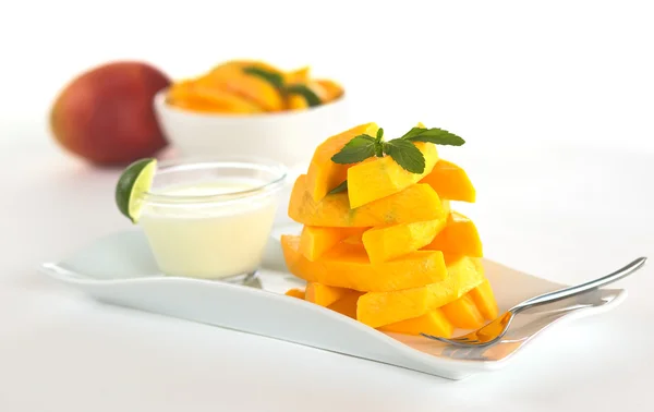 Mango Sticks with Yoghurt Dip — Stock Photo, Image