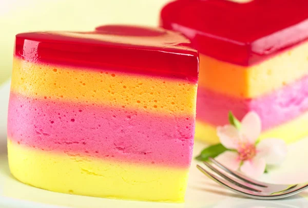 Herzförmige Torten namens torta helada — Stockfoto