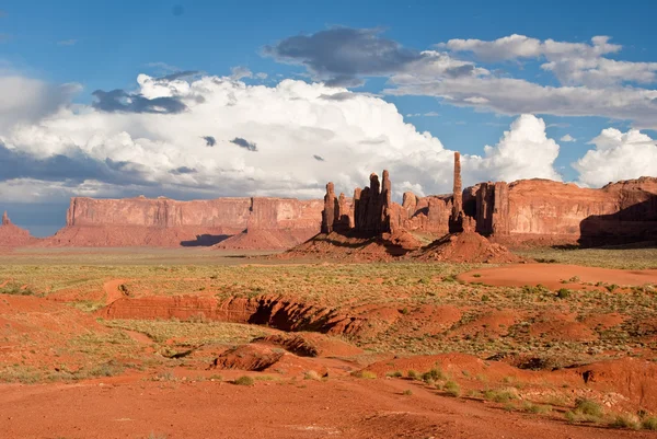 Storm clouds gather over Monument Valley — Stock Photo, Image