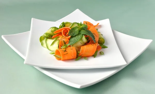 Салат из цуккини с морковью — стоковое фото