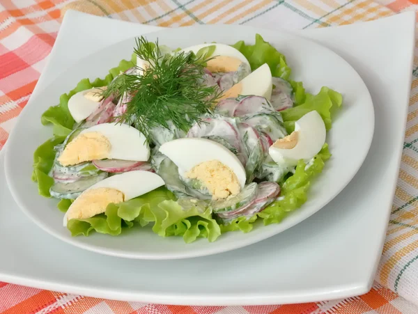 Салат з яйцем — стокове фото
