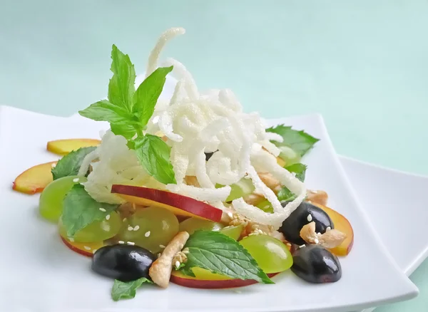 stock image Summer salad with grapes and nectarines