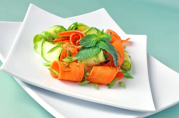 Courgette salade met wortelen — Stockfoto