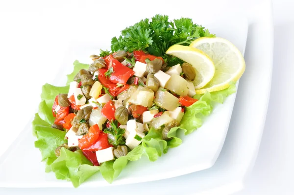 Salat mit Paprika und Kapern — Stockfoto