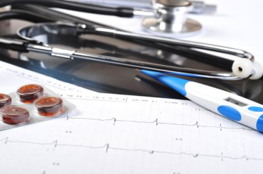 stetoskop üstünde basmak