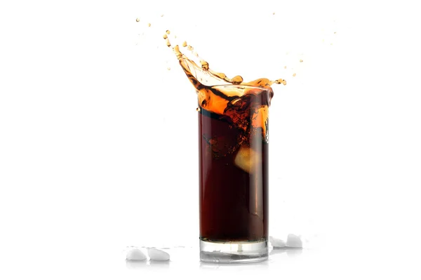 Ice drops into cola with splashes — Stock Photo, Image