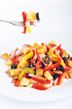 plaka üzerinde salata