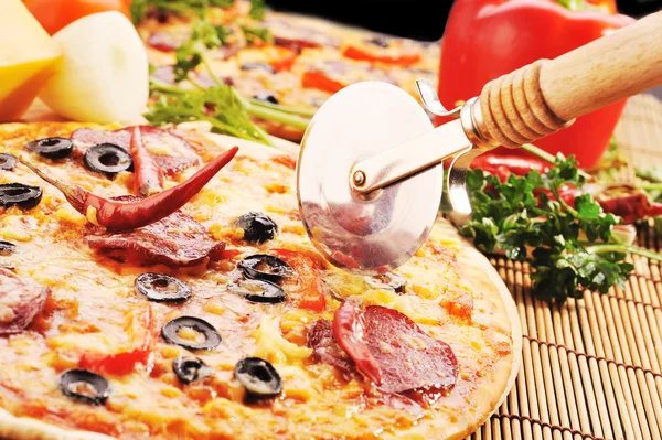 Vers gebakken pizza — Stockfoto
