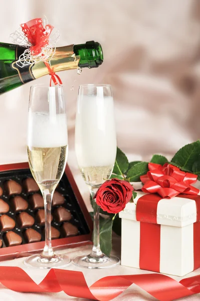 Gift in vak en champagne — Stockfoto