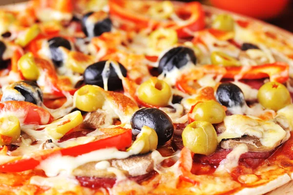 Pizza appena sfornata — Foto Stock