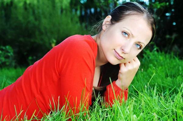 Young Woman Relaxing Outdoor — Stock Photo, Image
