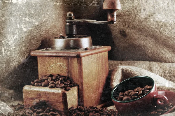 Ретро кофемолка с чашкой — стоковое фото