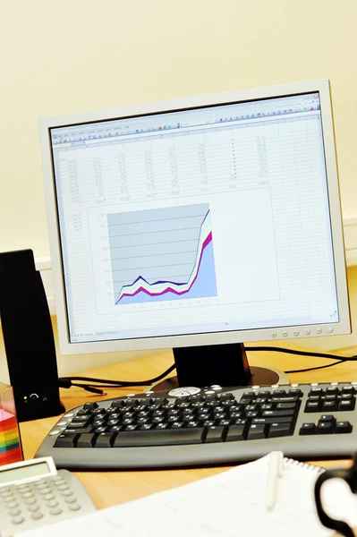 Arbetsplatsen Kontor Med Monitor Och Cup Tabellen Arbete — Stockfoto