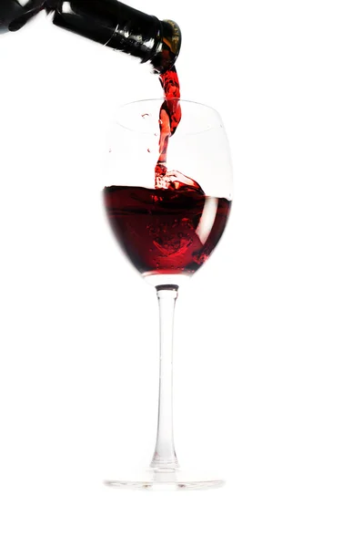 Вино наливают в стекло — стоковое фото