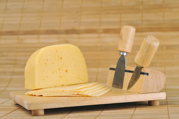 Piatto e coltelli in legno — Foto Stock