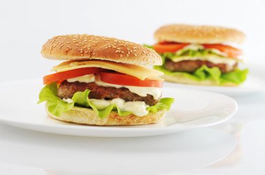 göğsü hamburger