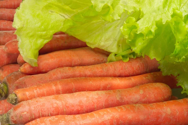 Cenouras Vermelhas Frescas Folhas Salada Verde — Fotografia de Stock