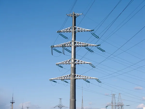 Högspännings-power line prop — Stockfoto