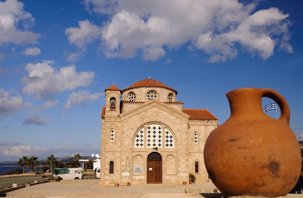 Griechische Flagge und christliche Kirche — Stockfoto