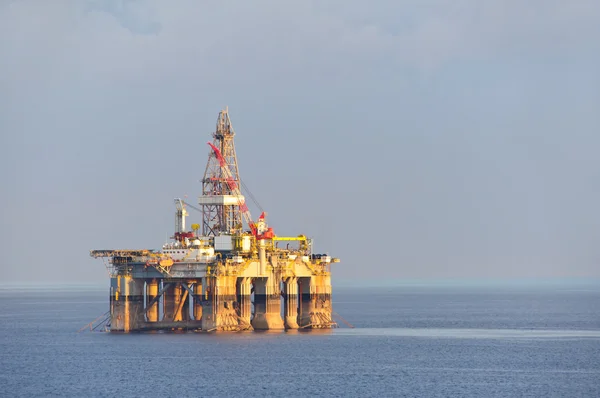 Gas- und Ölplattform — Stockfoto