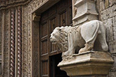 Lion sculpture next to the Poratele delle Arti of the Palazzo dei Priori in clipart