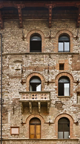 Старый дом в Перудже, Умбрия, Италия — стоковое фото