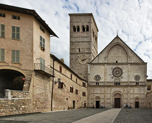Piazza del duomo ve katedral san rufino, assisi, umbria, İtalya — Stok fotoğraf