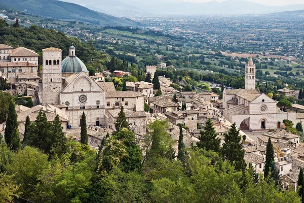 View of Assisi Cathedral of San Rufino and Basilica di Santa Chiara, Umbria — Stock Photo, Image