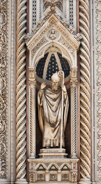 Florence Kathedraal gevel decoratie, Toscane, Italië — Stockfoto