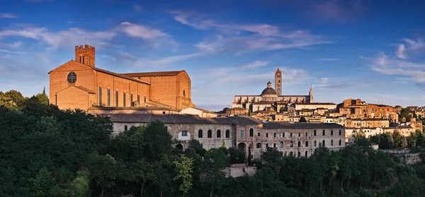 Siena skyline al atardecer, Toscana, Italia — Foto de Stock