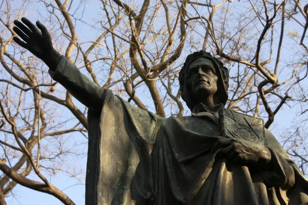 Статуя Данте — стокове фото