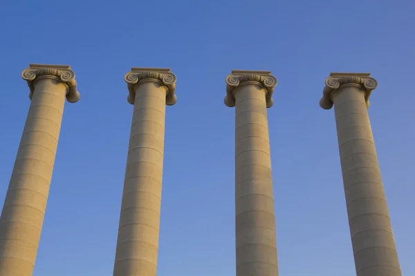 Quatro colunas clássicas — Fotografia de Stock