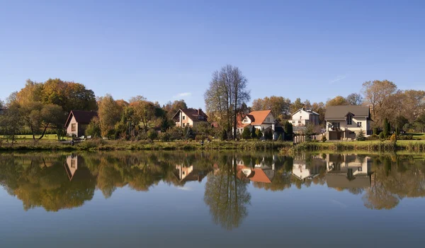 Small village and its reflection in water — Stock Photo, Image