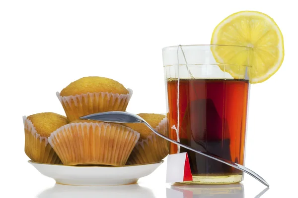 Sklo s fruitcakes čaj, citron a čokoláda — Stock fotografie