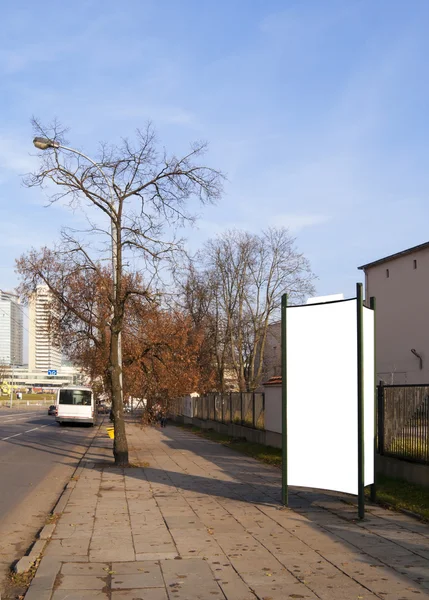 Пустой рекламный щит на улицах городов — стоковое фото