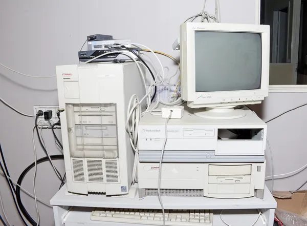Sehr alter Computerserver — Stockfoto