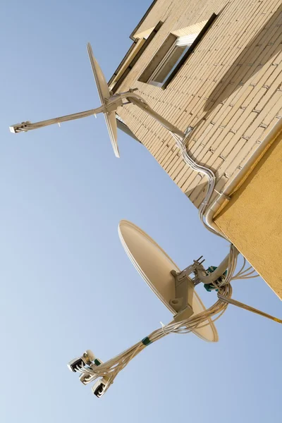 Аэродинамические системы спутникового телевидения — стоковое фото