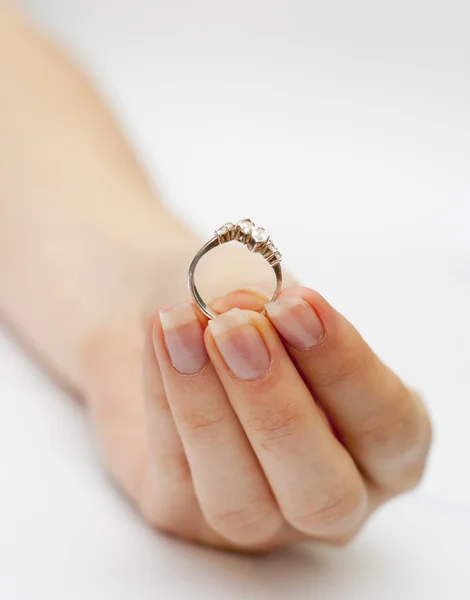 Een Afbeelding Van Verlovingsring Hand Gehouden — Stockfoto