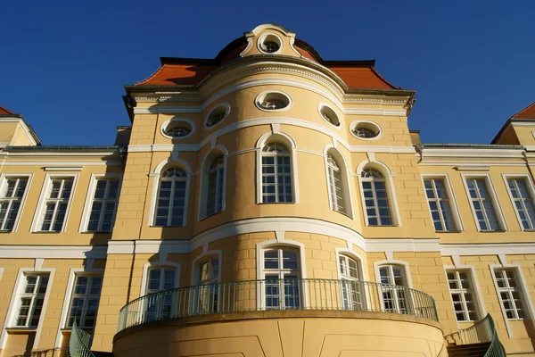 Palácio Fachada Polônia Wielkopolska — Fotografia de Stock