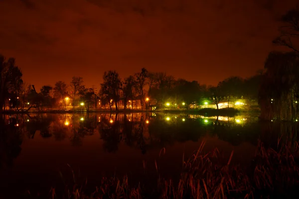 Parku w nocy — Zdjęcie stockowe