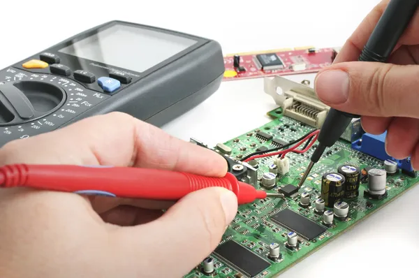Techniker Repariert Computerhardware Labor — Stockfoto