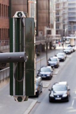 Ampelmast im Straßenverkehr